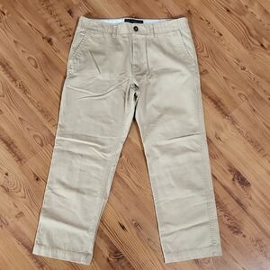 American Eagle Outfitters Relaxed Straight Khakis